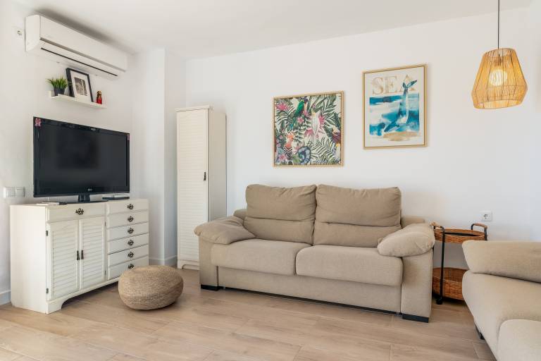 Apartment 'Primera Linea De Playa' with Sea View, Wi-Fi and Air Conditioning in Granada