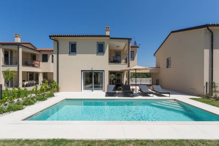 Vacation home with pool in Tar-Vabriga