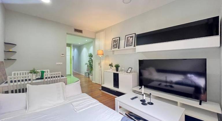 Fully equipped nice apartment with patio | Next to Royal Palace of Madrid | Pets allowed — photo 2