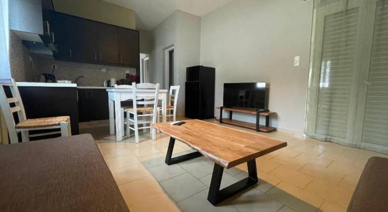Rental apartment with patio & garden — photo 2
