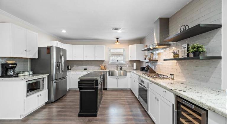 Fully equipped pleasant house with yard, private pool & BBQ | Suitable for remote work | Dogs allowed — photo 3