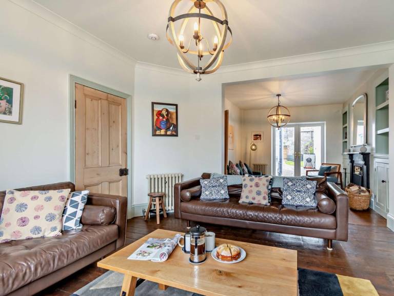 Cottage with garden & hot tub in Tenby