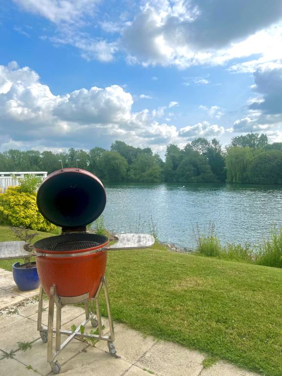Lodge with hot tub & BBQ — photo 3