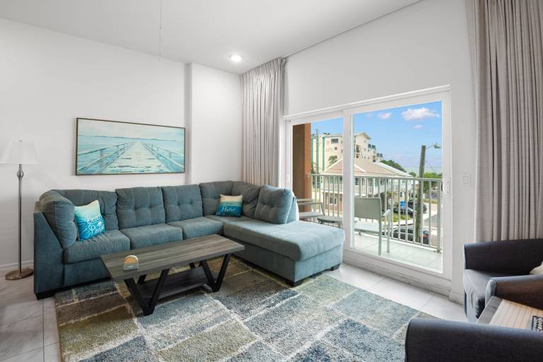 Family-friendly condo with heated pool & jacuzzi | Water view | Close to the beach | Dogs allowed — photo 4