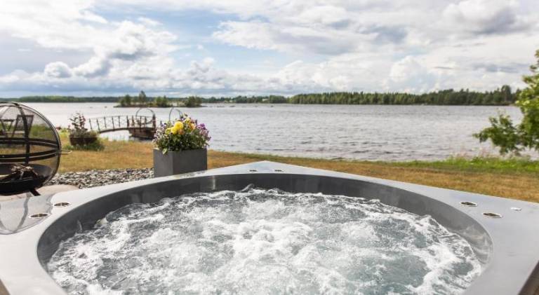 Rental apartment with hot tub — photo 4
