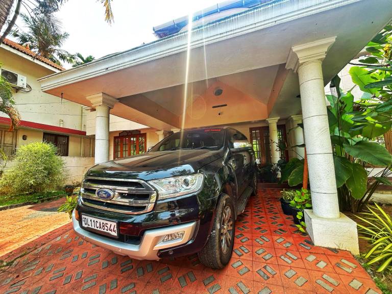 4000 m² Villa