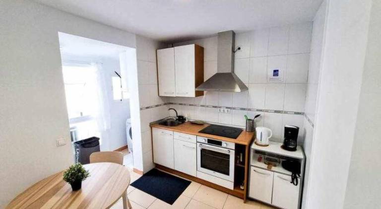Holiday apartment | Near Cathedral-Basilica of Our Lady of the Pillar | Good for workation — photo 5
