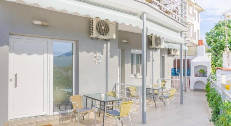 Private room with terrace in Thasos