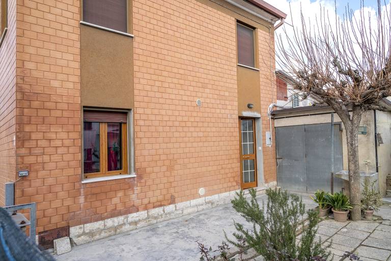 Apartment with garden | Garden view — photo 3
