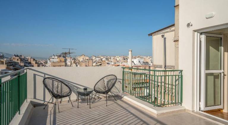 The Portside Getaway - 2BR, 2BA Duplex in Piraeus — photo 2