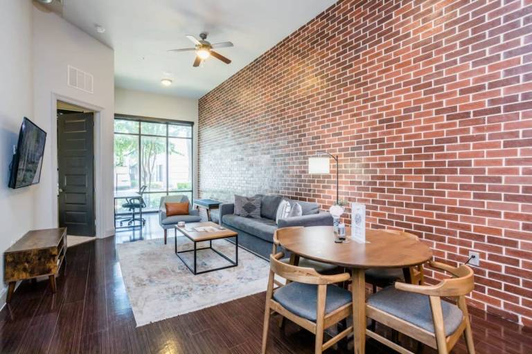 Rose at the Millennium Stylish 1 BR in Houston