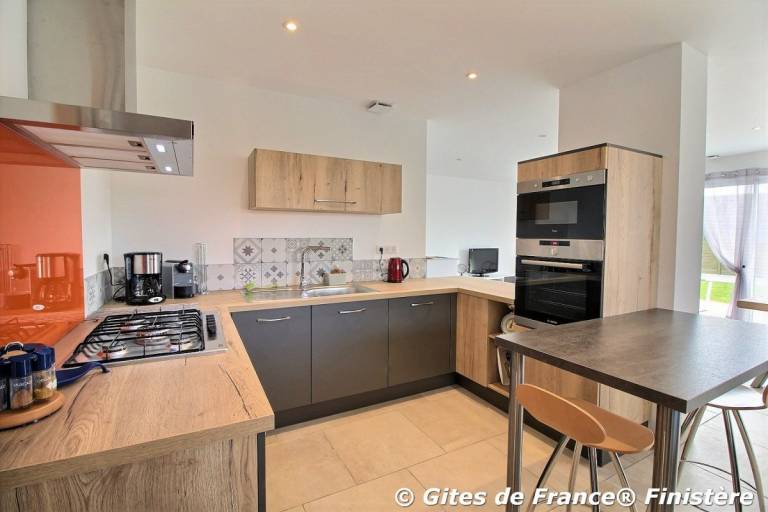 Gite with yard, patio & grill in Quimper