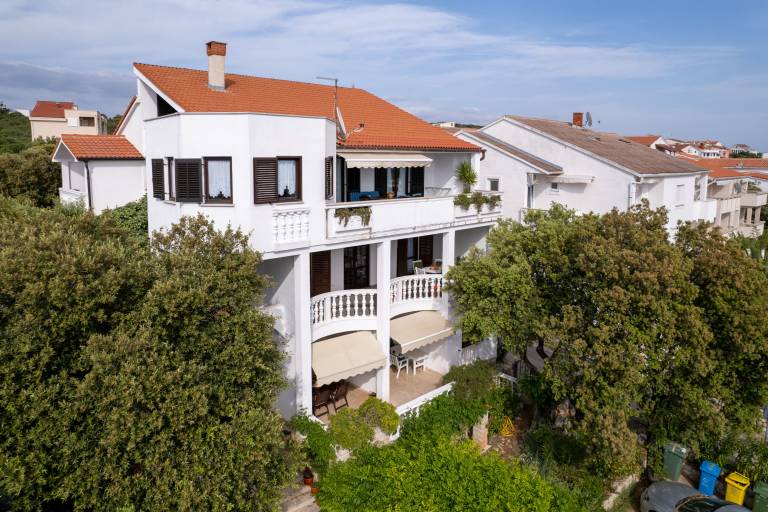 Apartment with garden, terrace & BBQ | Garden view in Novalja