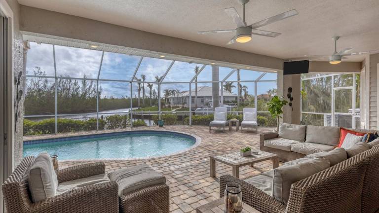 Vacation home with grill & private pool | Water view — photo 2