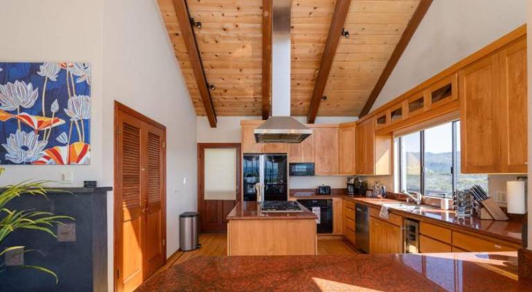 Unmatched Ocean Beach and Mountain Views Family-Friendly Retreat — photo 4