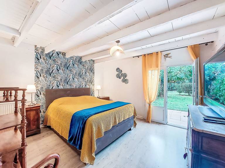 Vacation home with garden, patio & private pool — photo 4