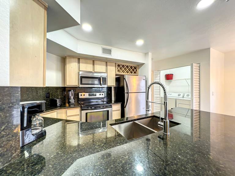 Family-friendly charming condo with private pool & garden | Dogs allowed — photo 4