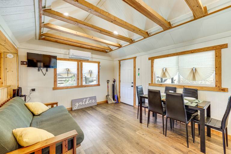 Tiny Home w/ Deck & Mtn Views in Lake Arrowhead! — photo 4