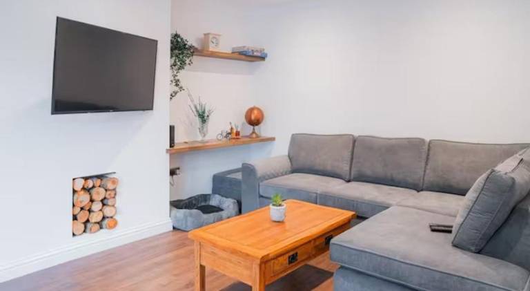 Big vacation home with yard | Dogs allowed in Brighton