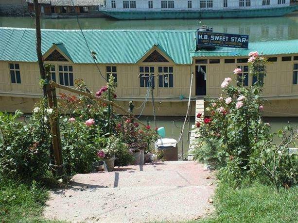 Houseboat  Dal Lake