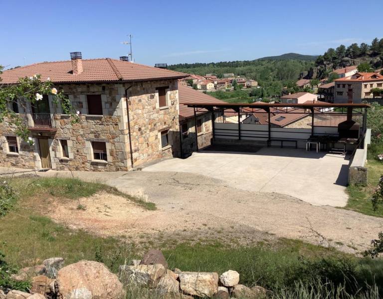 Vacation home with barbeque, garden & terrace | Mountain view — photo 2