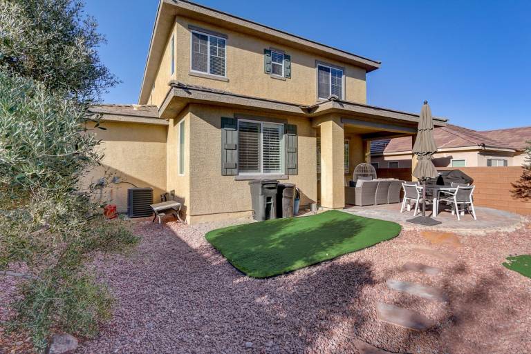 House with yard — photo 3