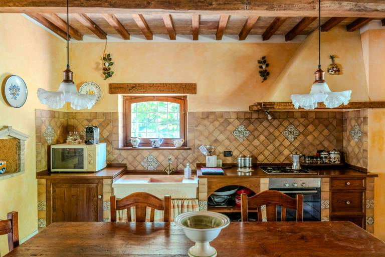 Charming villa overlooking Valfabbrica — photo 3