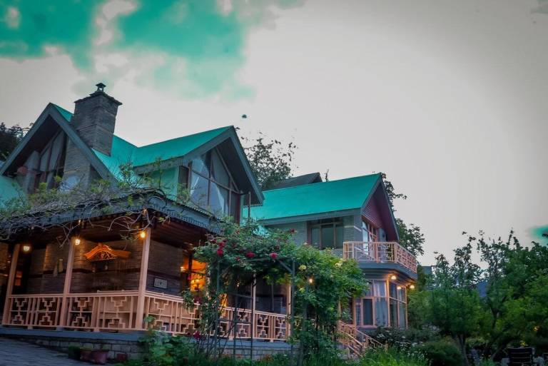 Nalagarh House by EdenHomes in Manali