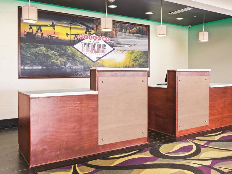 La Quinta Inn & Suites by Wyndham Luling — photo 4