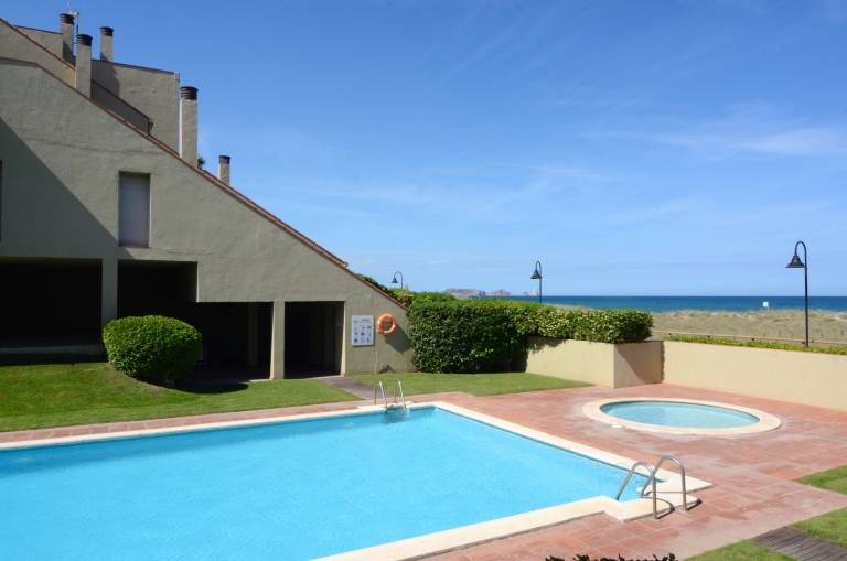 Fully equipped charming holiday apartment with pool, terrace & yard | Close to the beach | Pet-friendly — photo 5