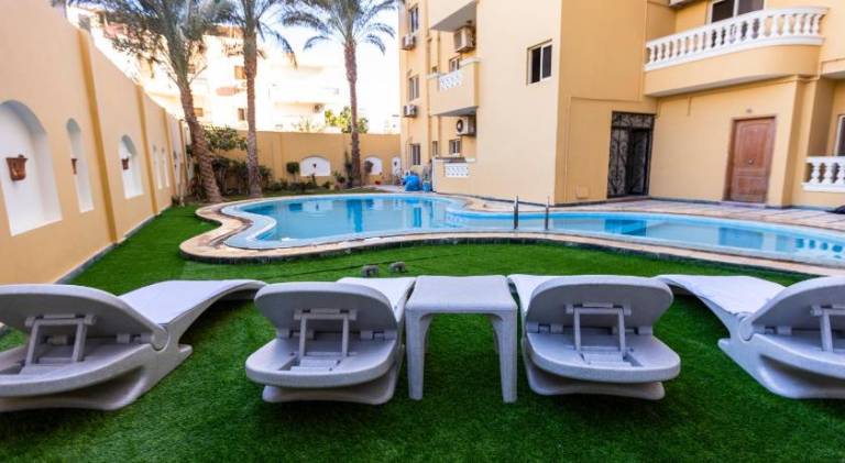 Serviced apartment with yard, pool & terrace | Pet-friendly in Hurghada