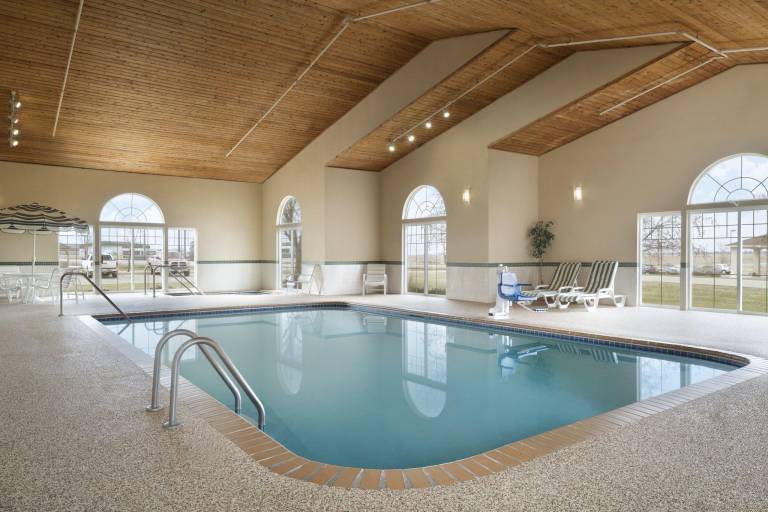 Country Inn & Suites by Radisson, Grinnell, IA — photo 2