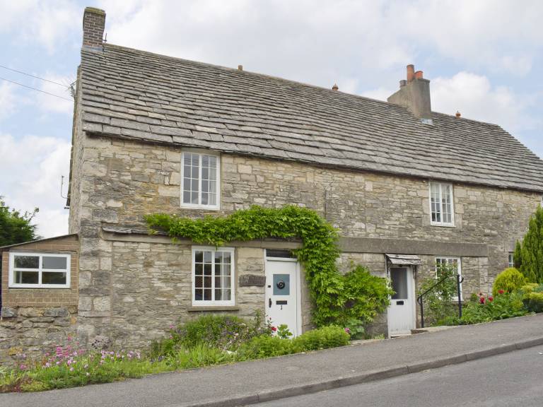 Children-friendly charming cottage with yard | Pets are welcome in Swanage