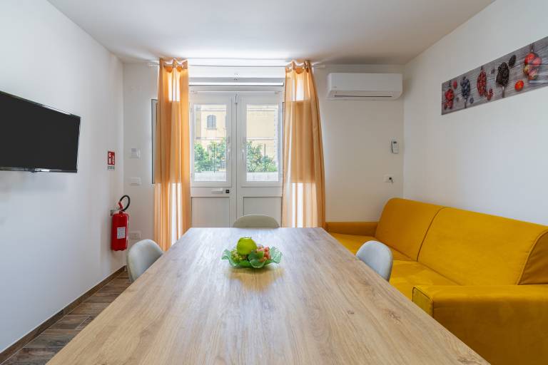 Apartment 'Beb Della Stazione - Arrivo' with Wi-Fi and Air Conditioning — photo 2