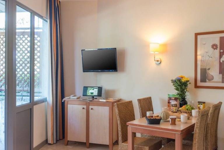 Studio for 3 Single beds