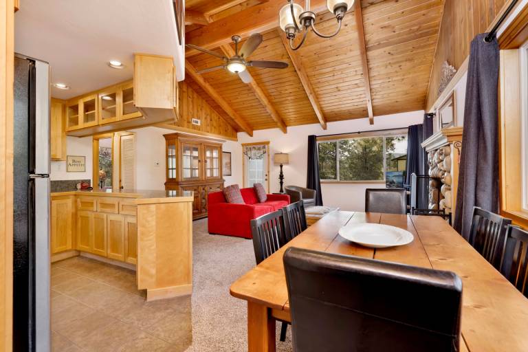 Child-friendly beautiful cabin with hot tub | Mountain view | Dogs allowed — photo 4