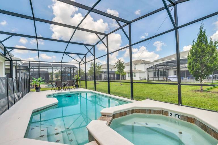 Villa with jacuzzi & private pool — photo 3