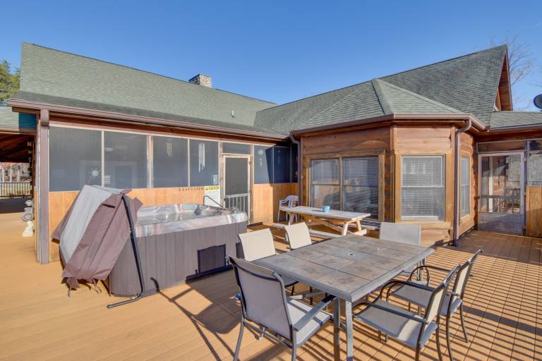 Pets Welcome! Shenandoah Log Home w/ Hot Tub — photo 2