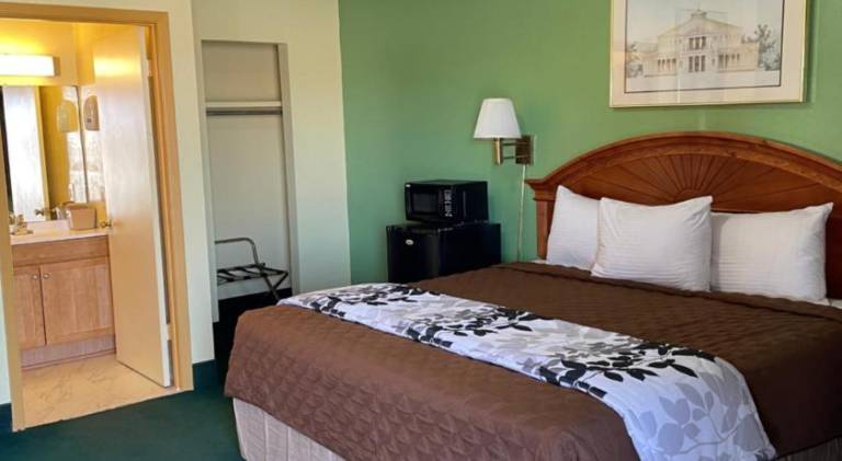Relax Inn Dilley in Dilley, TX