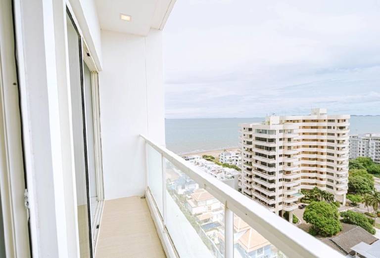 Spacious rental apartment with grill, jacuzzi & garden | Water view | Suitable for remote work | Pet-friendly — photo 4