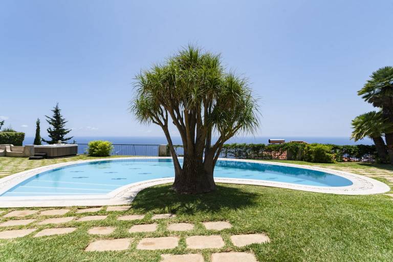Family-oriented beautiful villa with yard, patio & private pool | Sea view | Good for workation | Pets are welcome — photo 2