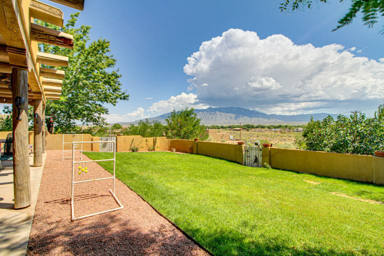 Stunning Sandia Mtn Views: Rio Rancho Retreat — photo 3
