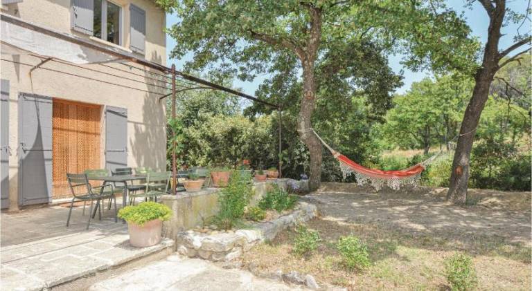 House with private pool, patio & barbeque — photo 4