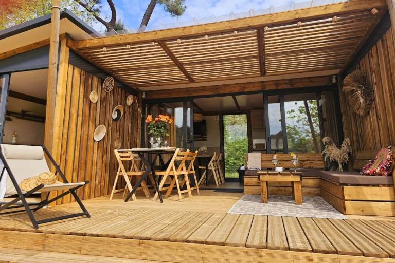 Family-oriented lovely chalet with patio, pool & grill | Pet-friendly — photo 5