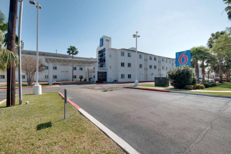 Motel 6 Brownsville, TX — photo 5