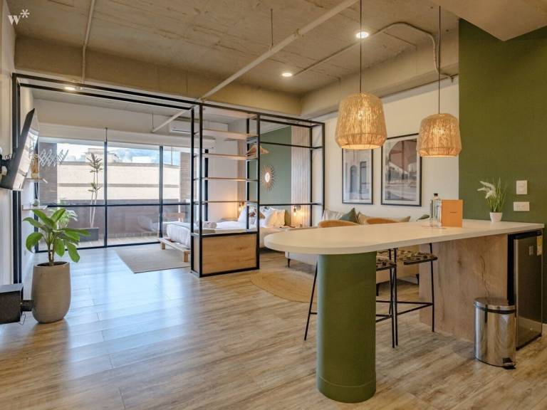 w Divine Loft w balcony and ac in Laureles