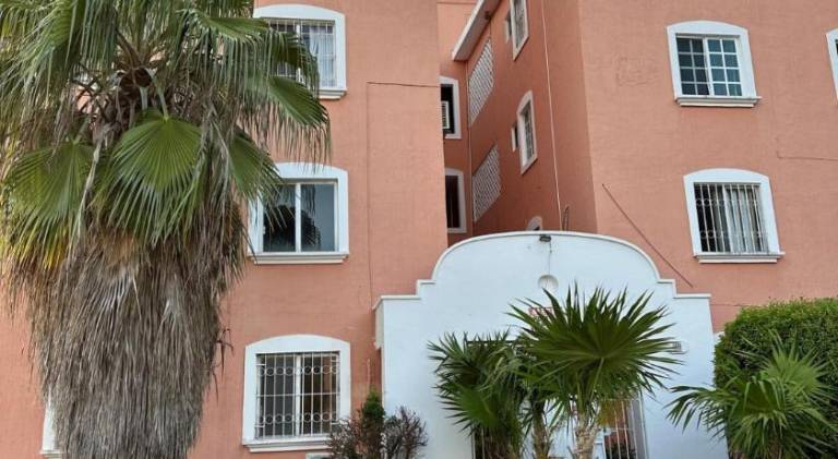 Apartment with pool — photo 4