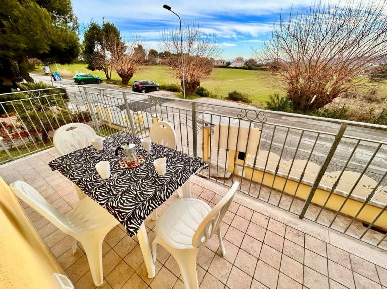 Holiday apartment with terrace in Camerano