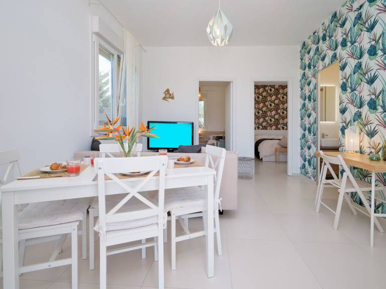 Fully equipped house with private pool, yard & grill | Suitable for remote work | Pets allowed — photo 3