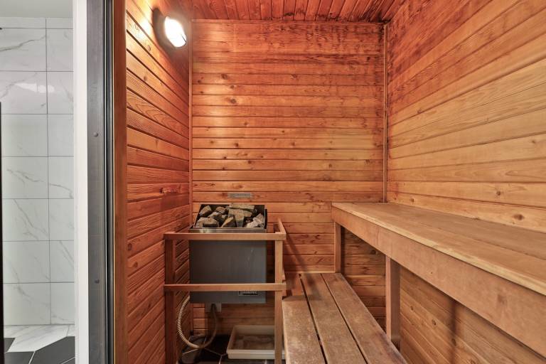 Trailside Six: Ski-On/Off Condo for 8 with Private Hot Tub & Sauna. Ski Deals Too. — photo 2